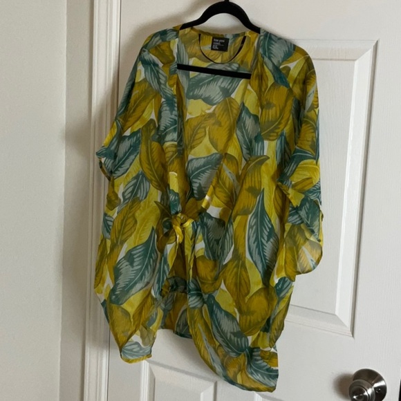 Free Press Woman’s Yellow and Green Leaf Print Kimono - Picture 11 of 13